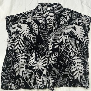 Old Navy Patterned Collared Sleeveless Tie Front Shirt
